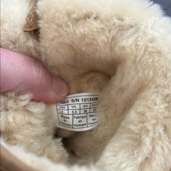 UGG Amie (Discontinued) Sheepskin Boots - Picture 15 of 16